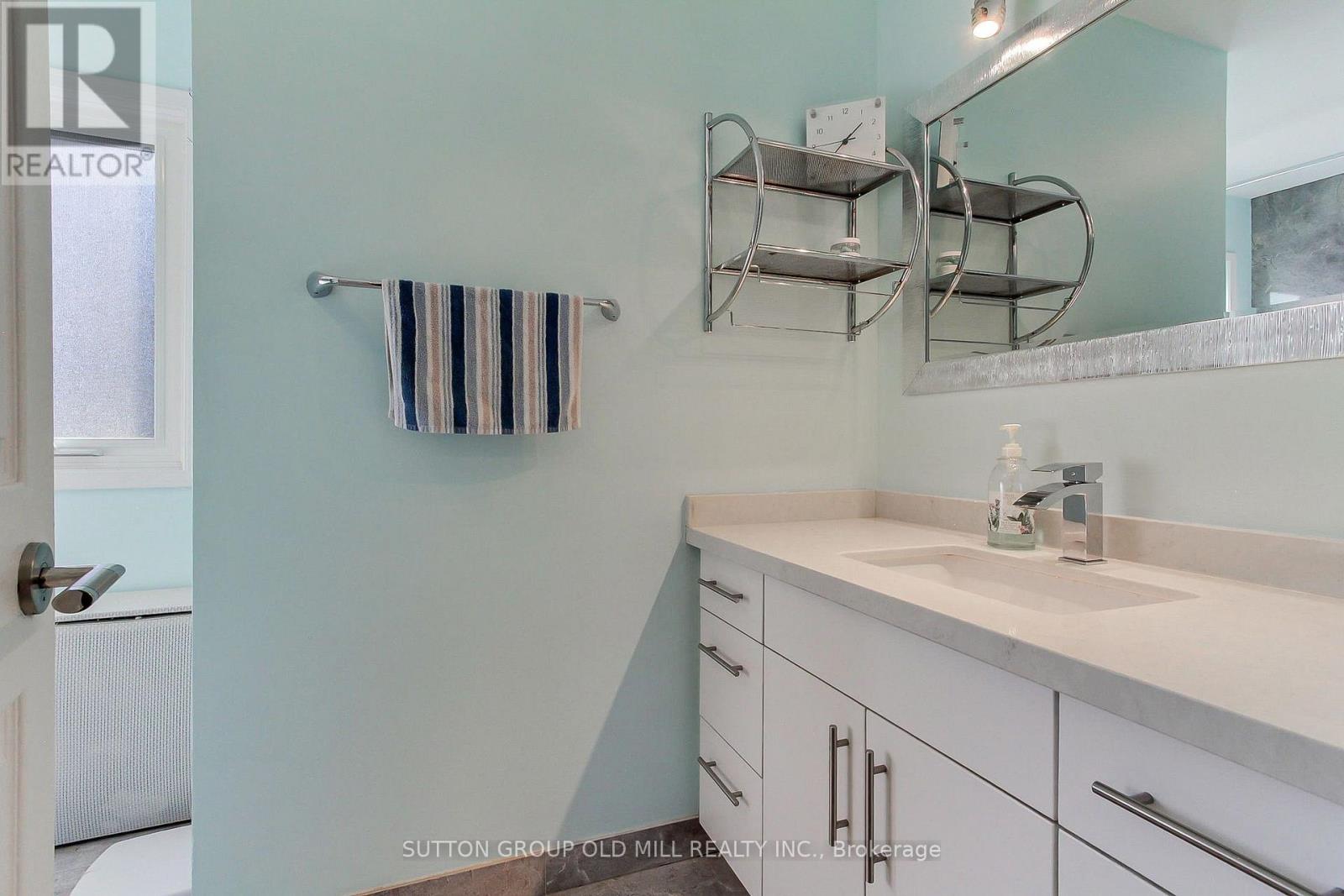 129 Robin Court, Newmarket, Ontario  L3Y 6B2 - Photo 35 - N13749534