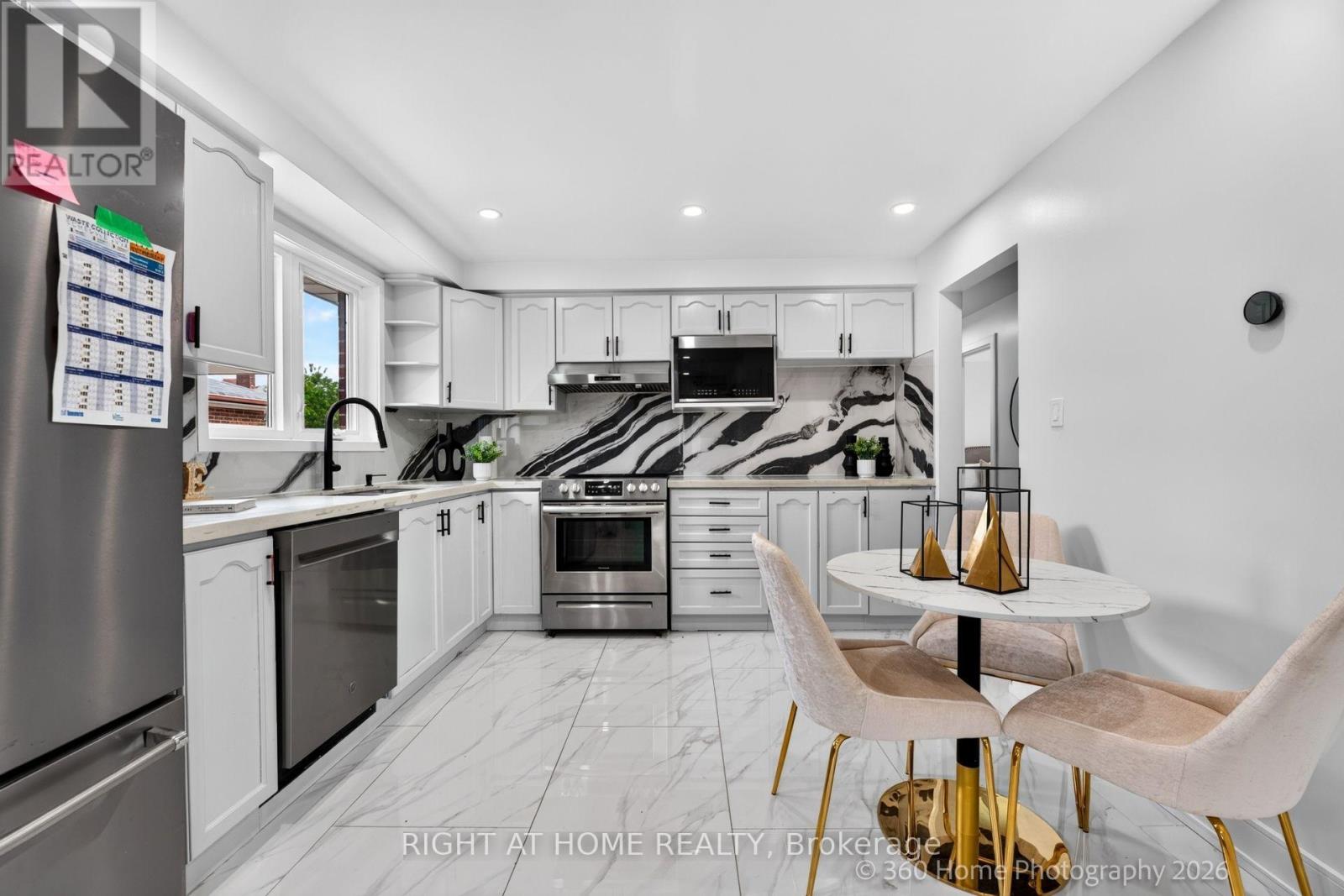 35 Wheelwright Crescent N, Toronto, Ontario  M3N 1V2 - Photo 9 - W13749532