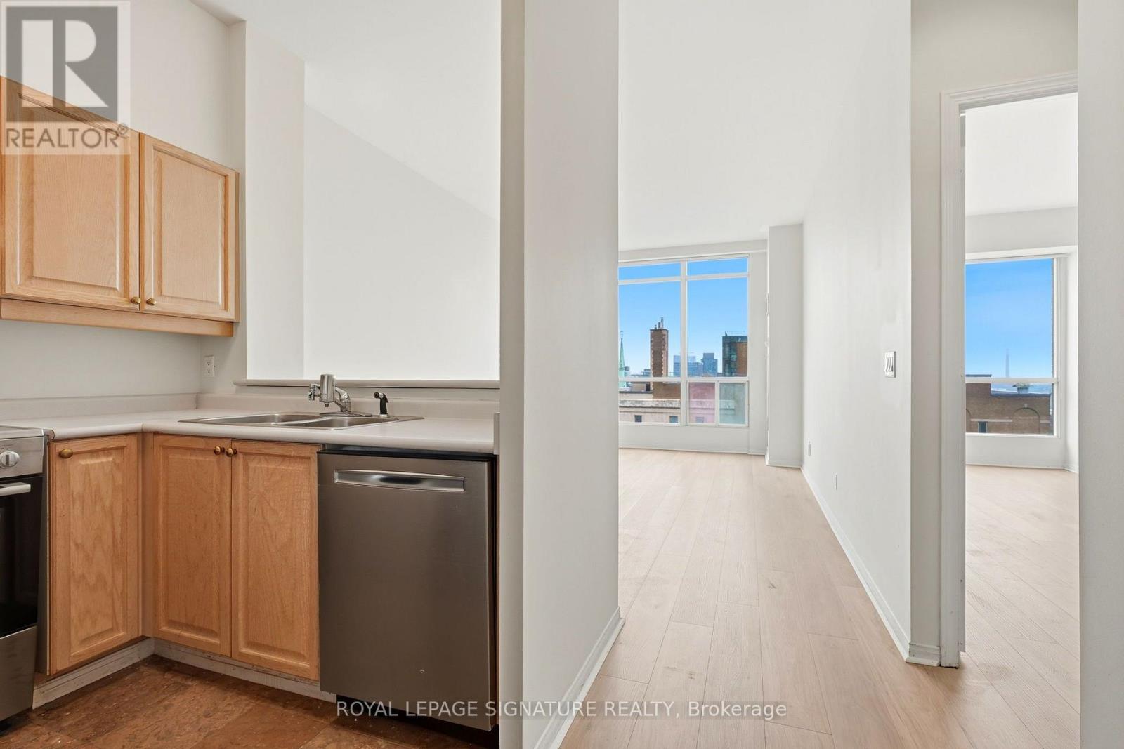 2014 - 7 King Street E, Toronto, Ontario  M5C 3C5 - Photo 3 - C13749548