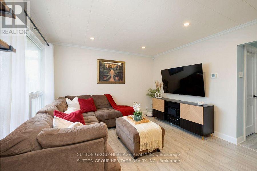 34 Maple Street, Ajax, Ontario  L1S 1V7 - Photo 7 - E13749554