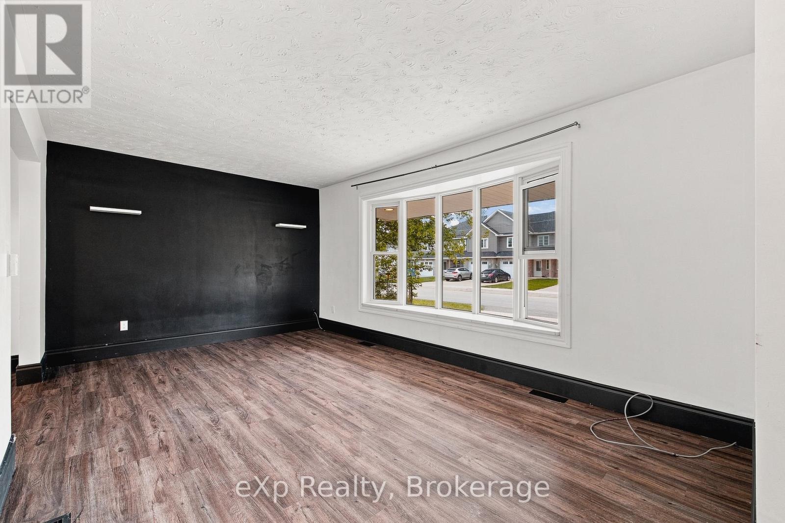 236 Bruce Street S, West Grey, Ontario  N0G 1R0 - Photo 5 - X13749550