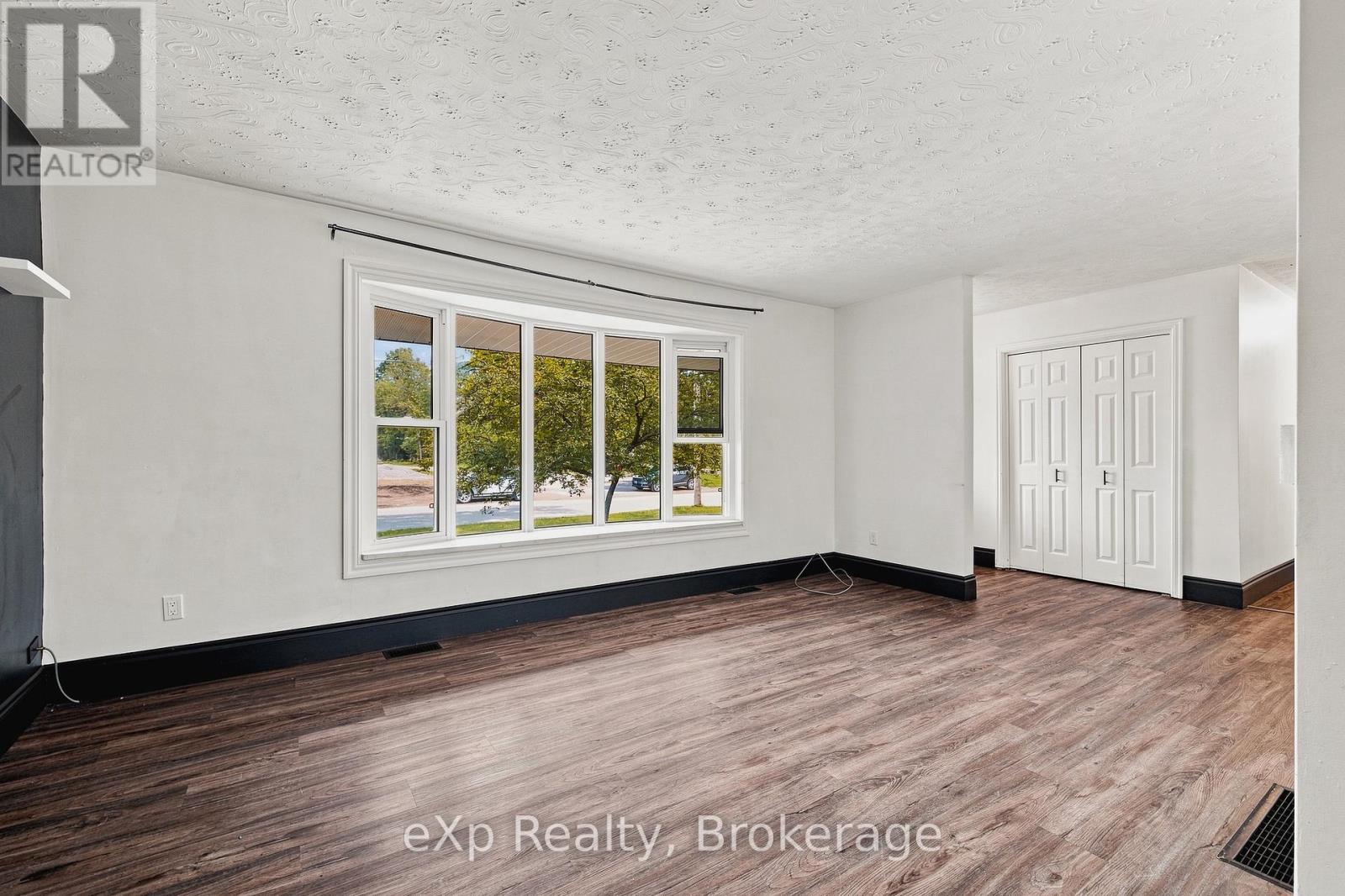 236 Bruce Street S, West Grey, Ontario  N0G 1R0 - Photo 6 - X13749550