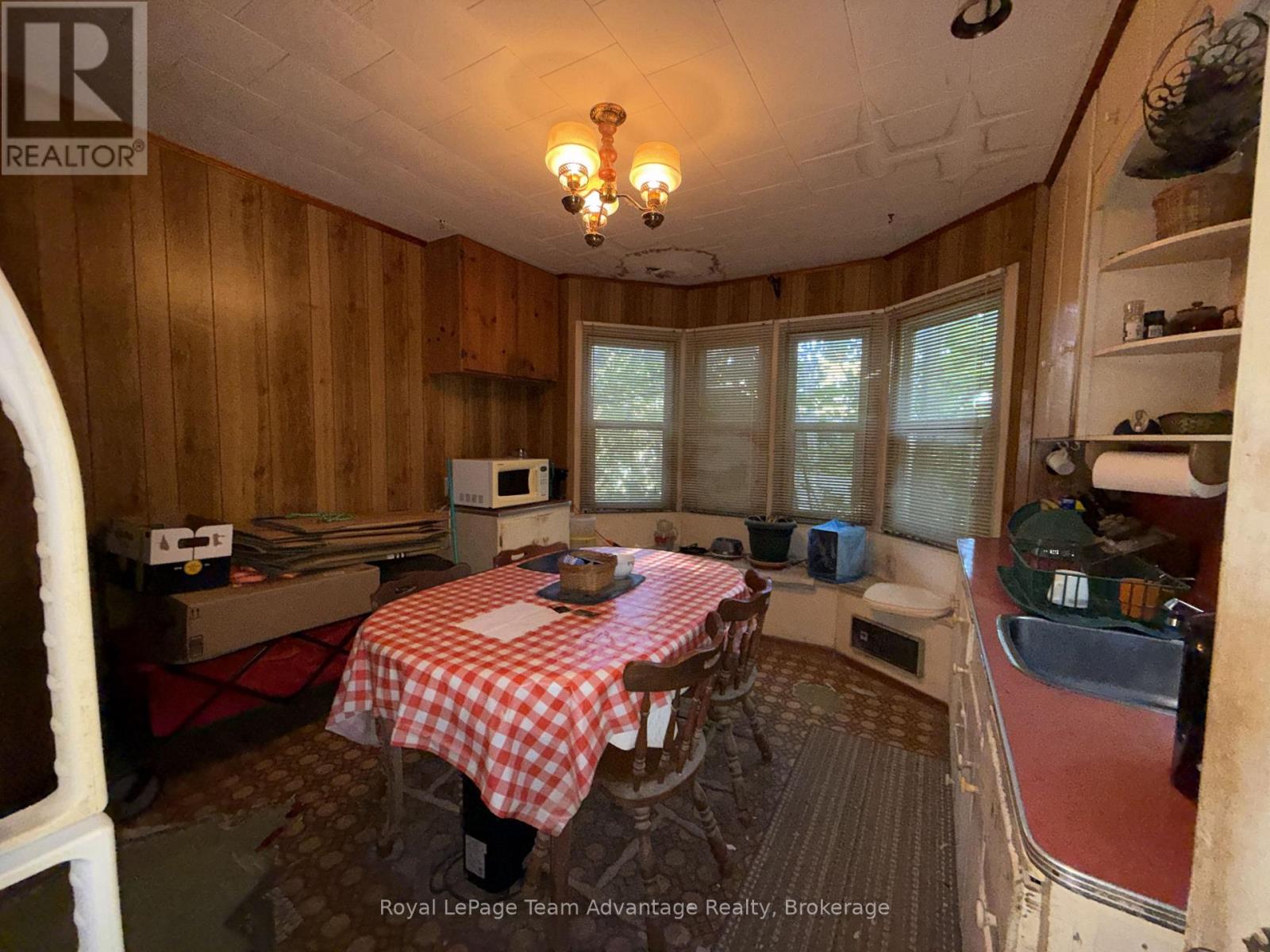 24 Hillcrest Avenue, Parry Sound, Ontario  P2A 1L4 - Photo 8 - X13744764