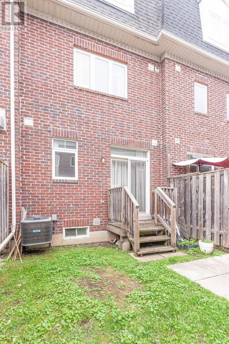 60 Routliffe Lane, Toronto, Ontario  M2N 0A5 - Photo 11 - C13748790