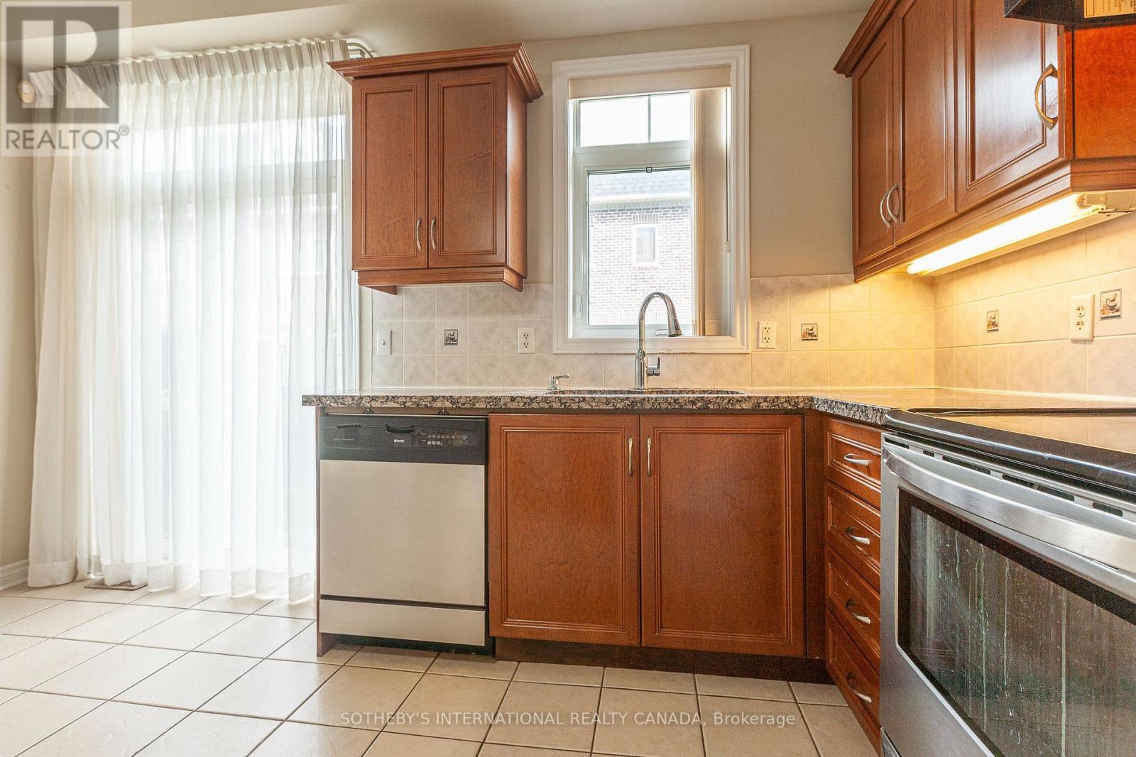 60 Routliffe Lane, Toronto, Ontario  M2N 0A5 - Photo 9 - C13748790