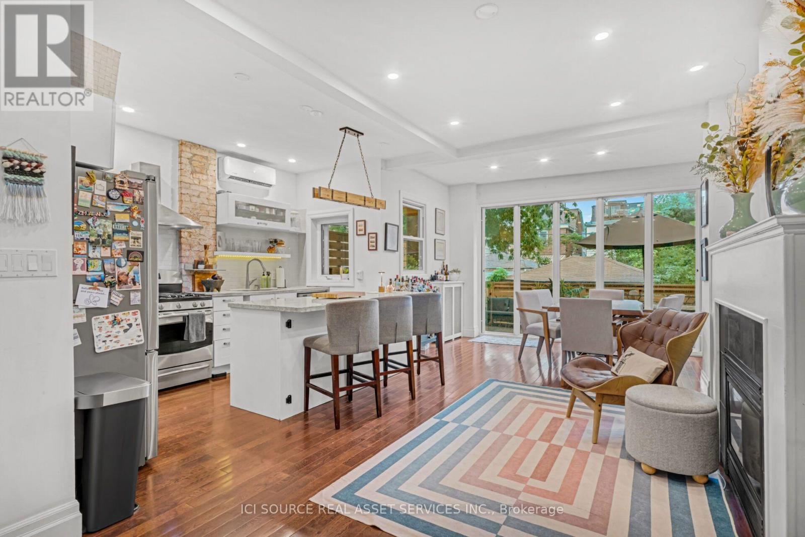 UPPER - 109 NORTHCLIFFE BOULEVARD, Toronto, Ontario