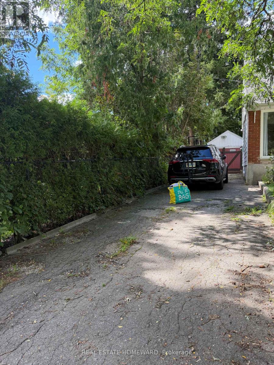 120 Baker Avenue, Richmond Hill, Ontario  L4C 1X4 - Photo 3 - N13749598