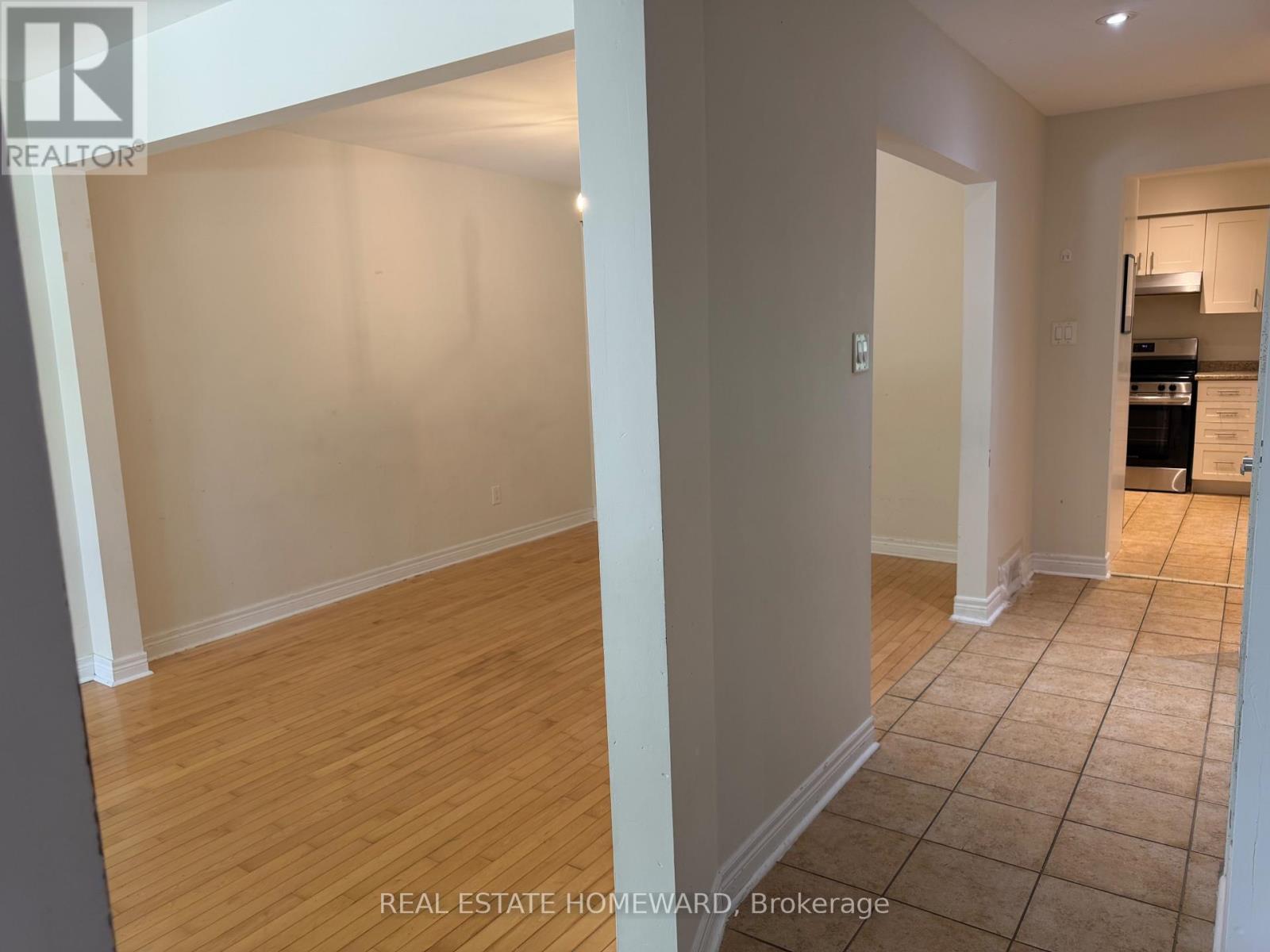 120 Baker Avenue, Richmond Hill, Ontario  L4C 1X4 - Photo 5 - N13749598