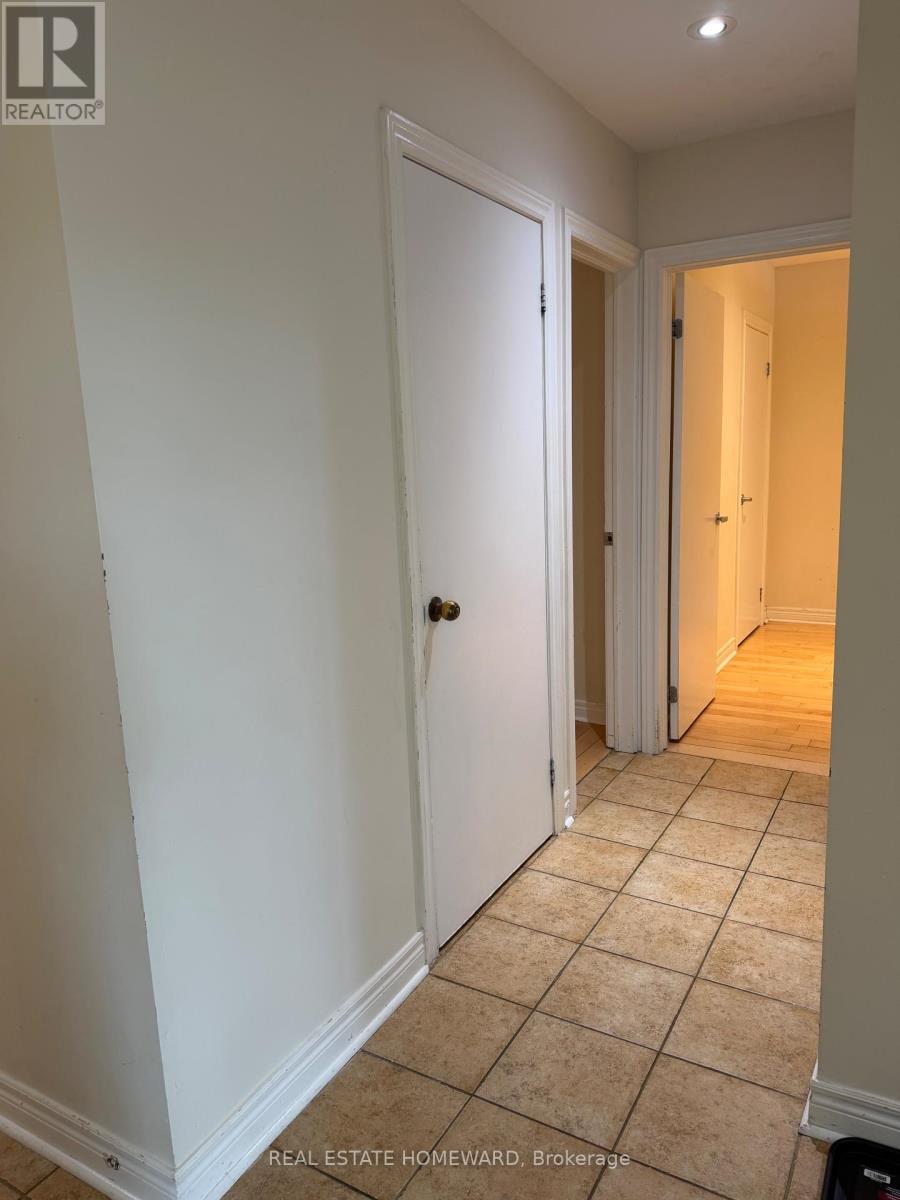 120 Baker Avenue, Richmond Hill, Ontario  L4C 1X4 - Photo 6 - N13749598