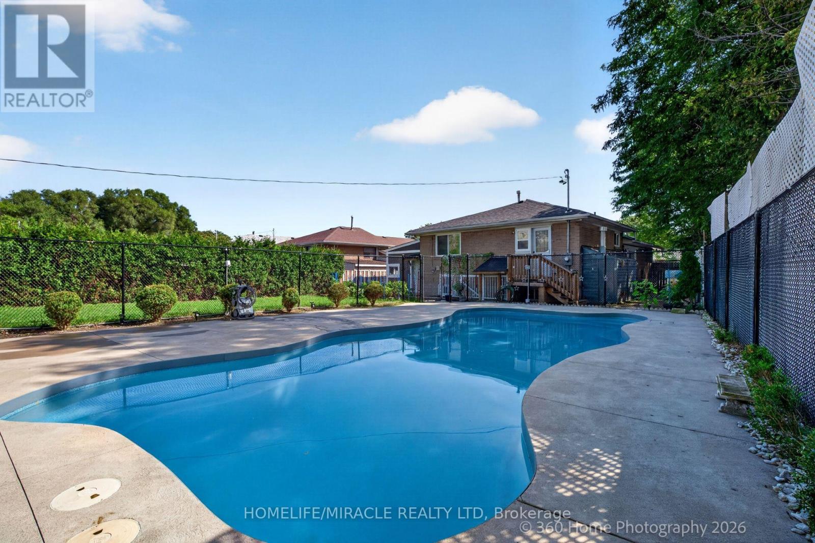 178 Kingsview Boulevard, Toronto, Ontario  M9R 1V5 - Photo 2 - W13749610