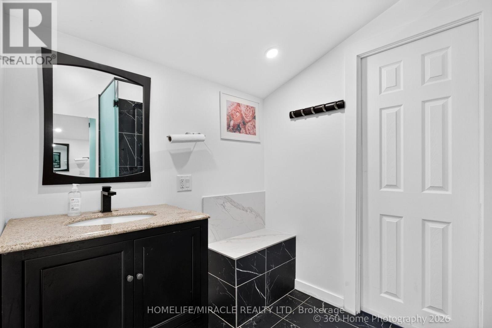 178 Kingsview Boulevard, Toronto, Ontario  M9R 1V5 - Photo 3 - W13749610