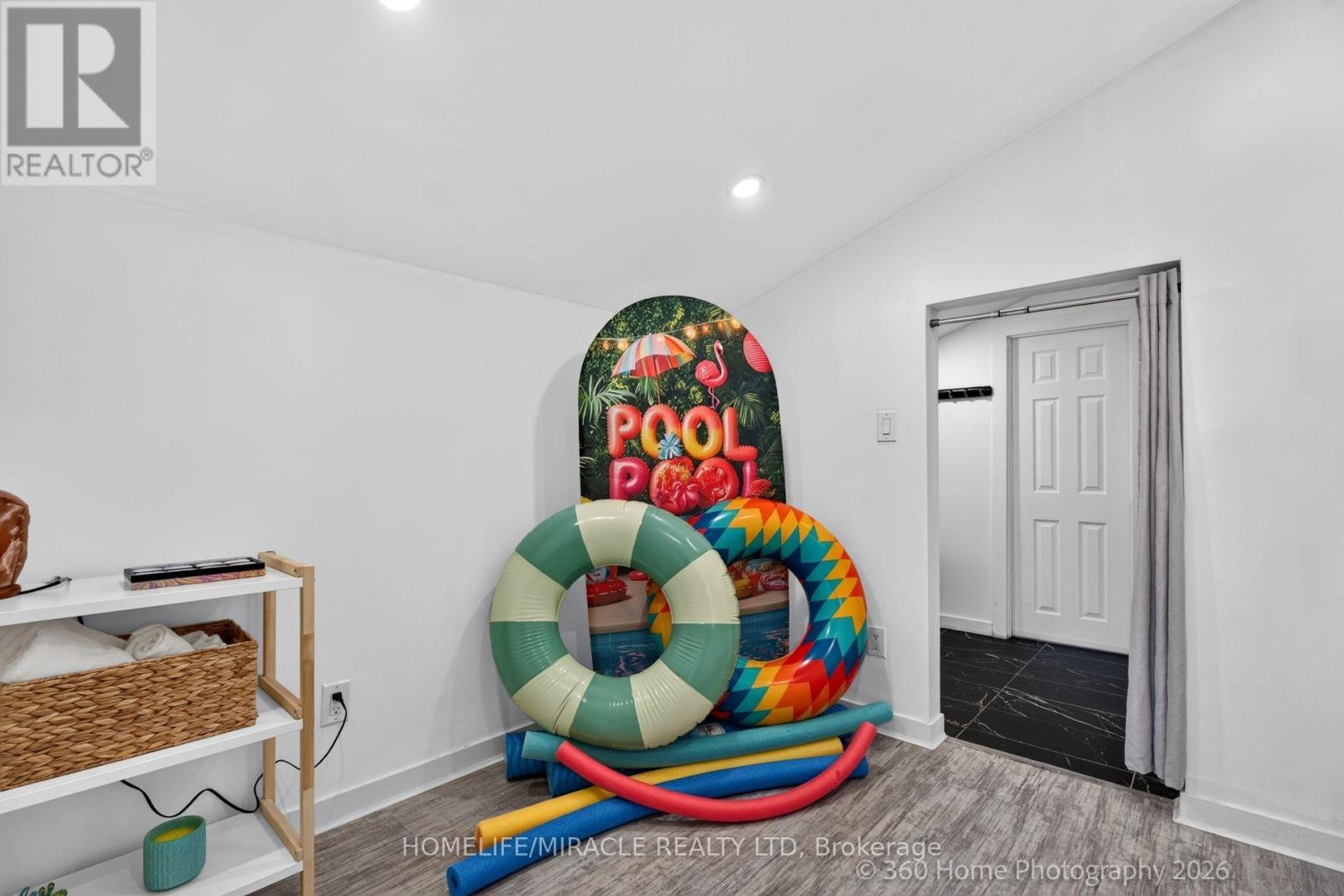 178 Kingsview Boulevard, Toronto, Ontario  M9R 1V5 - Photo 4 - W13749610