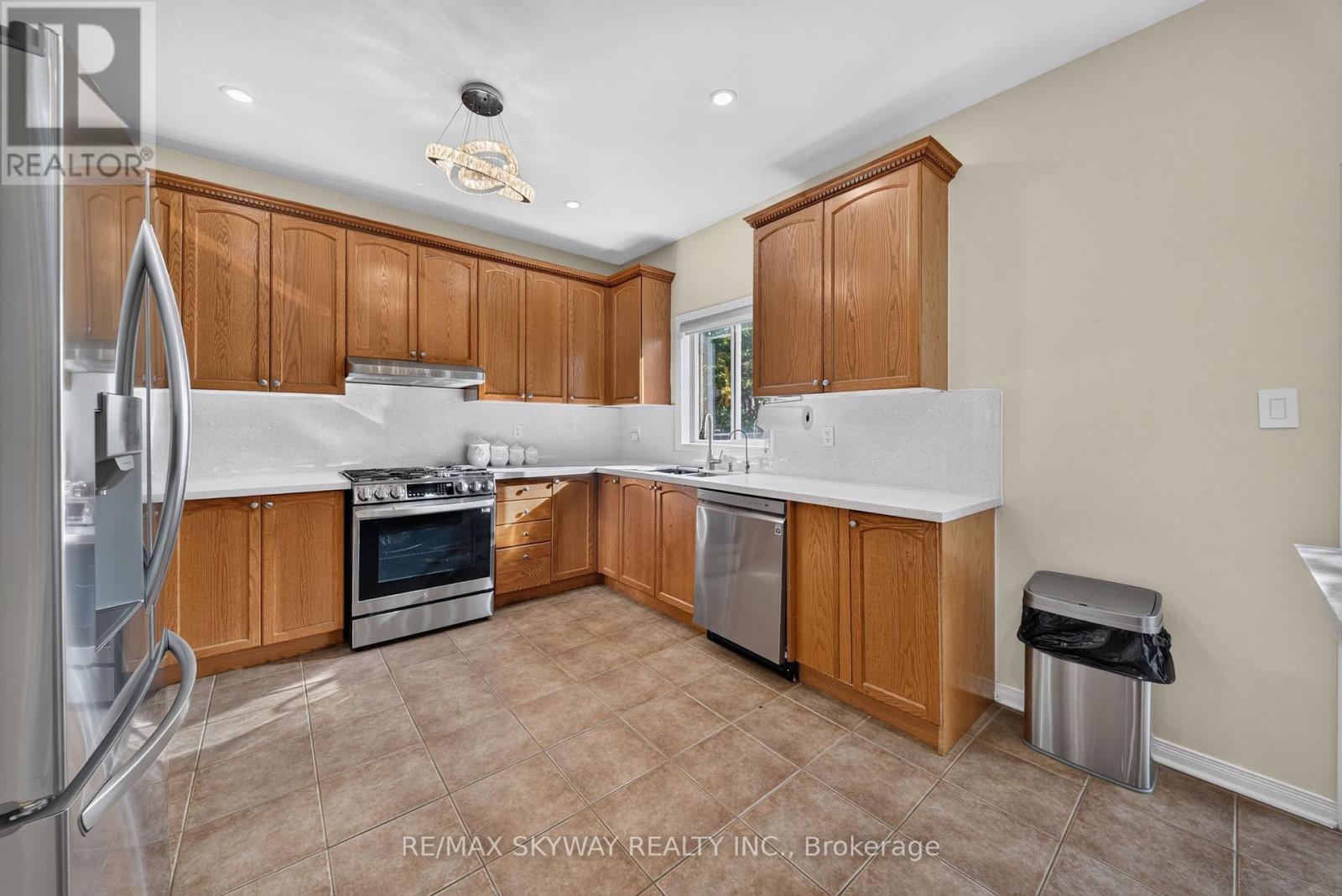 59 Crystal Glen Crescent, Brampton, Ontario  L6X 0K2 - Photo 14 - W13749618