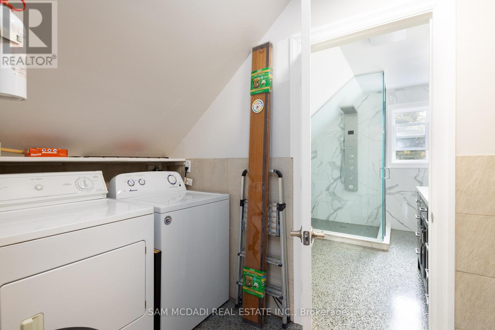 Upper - 14011 Trafalgar Road, Halton Hills, Ontario L7G 4S4 - Photo 12 - W13748658