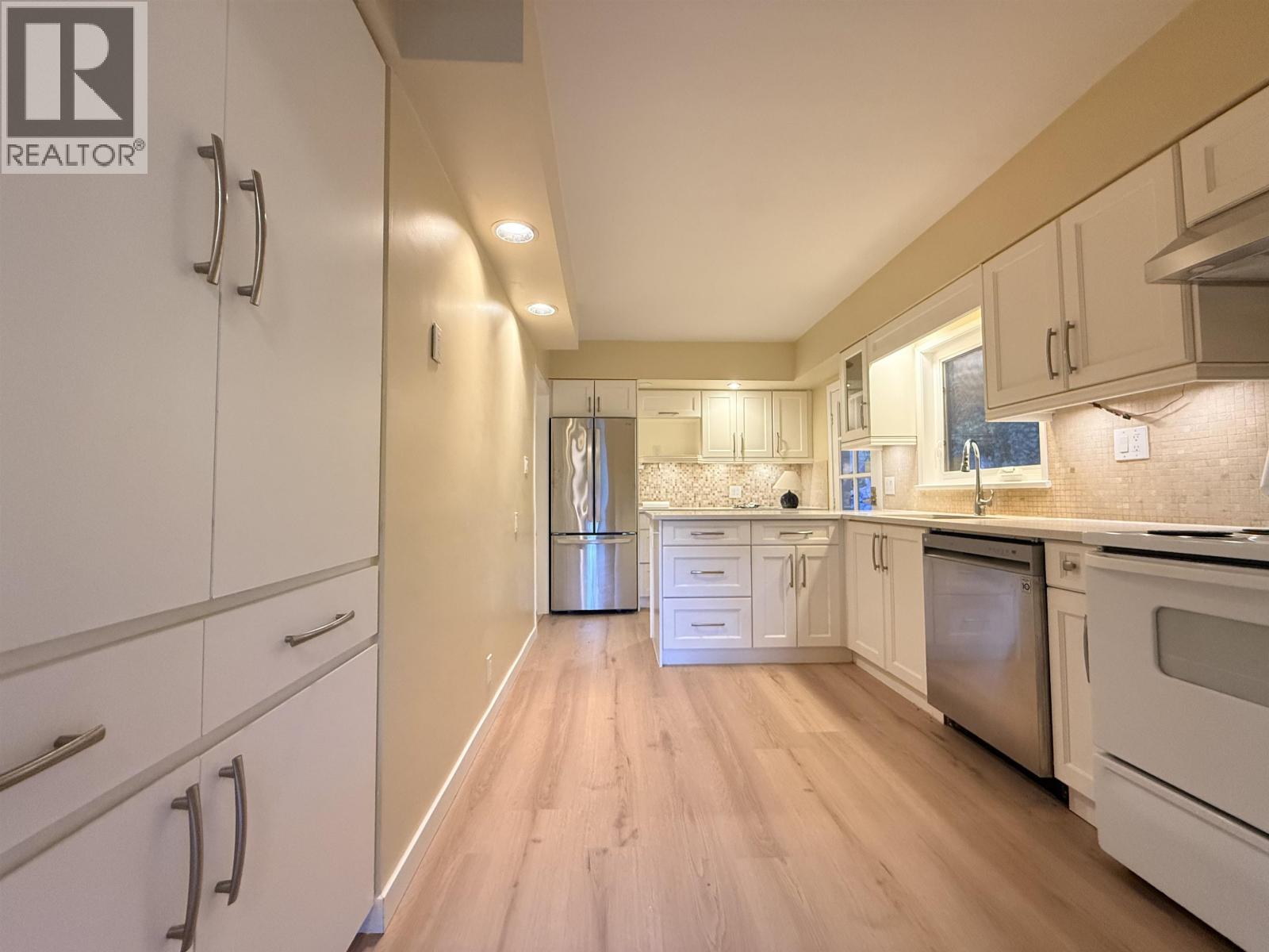 111 Bonnymuir Drive, West Vancouver, British Columbia  V7S 1L4 - Photo 5 - R3161884