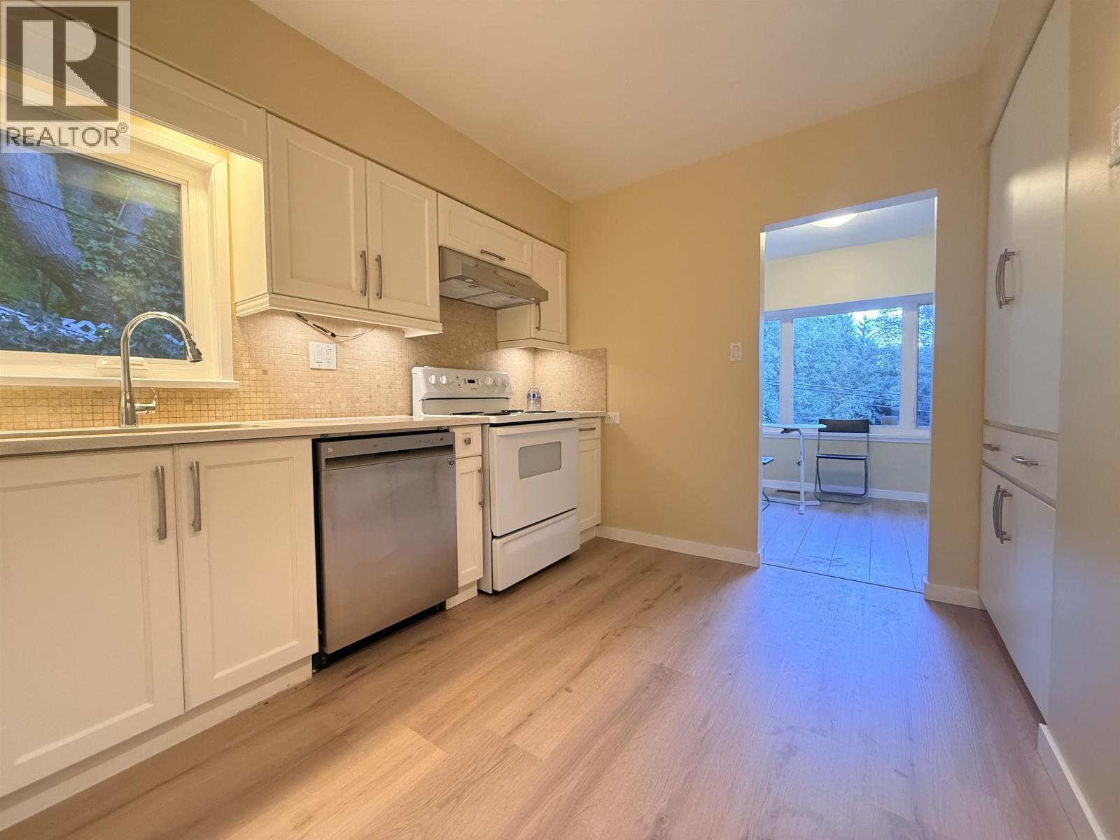 111 Bonnymuir Drive, West Vancouver, British Columbia  V7S 1L4 - Photo 6 - R3161884