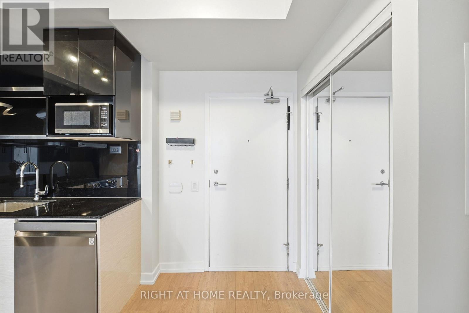 219 - 72 Esther Shiner Boulevard, Toronto, Ontario  M2K 0C4 - Photo 3 - C13749674