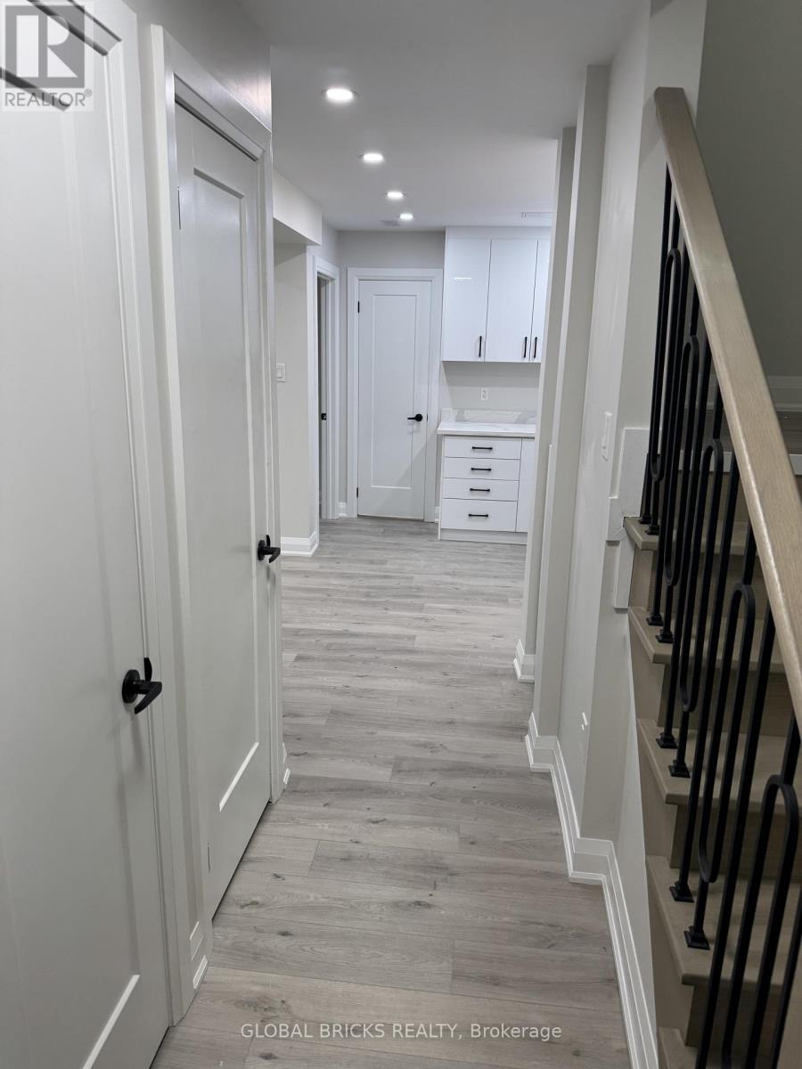 Unit 3- Lower - 101 Minerva Avenue, Toronto, Ontario  M1M 1V8 - Photo 14 - E13749714