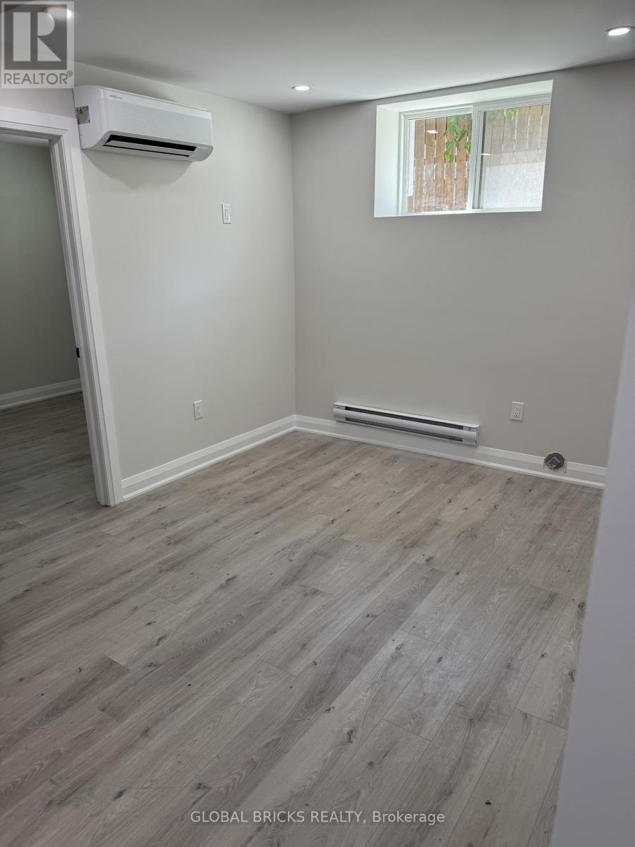 Unit 3- Lower - 101 Minerva Avenue, Toronto, Ontario  M1M 1V8 - Photo 18 - E13749714