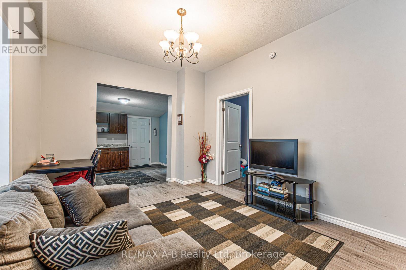 40 Douro Street, Stratford, Ontario  N5A 3R3 - Photo 10 - X13749664