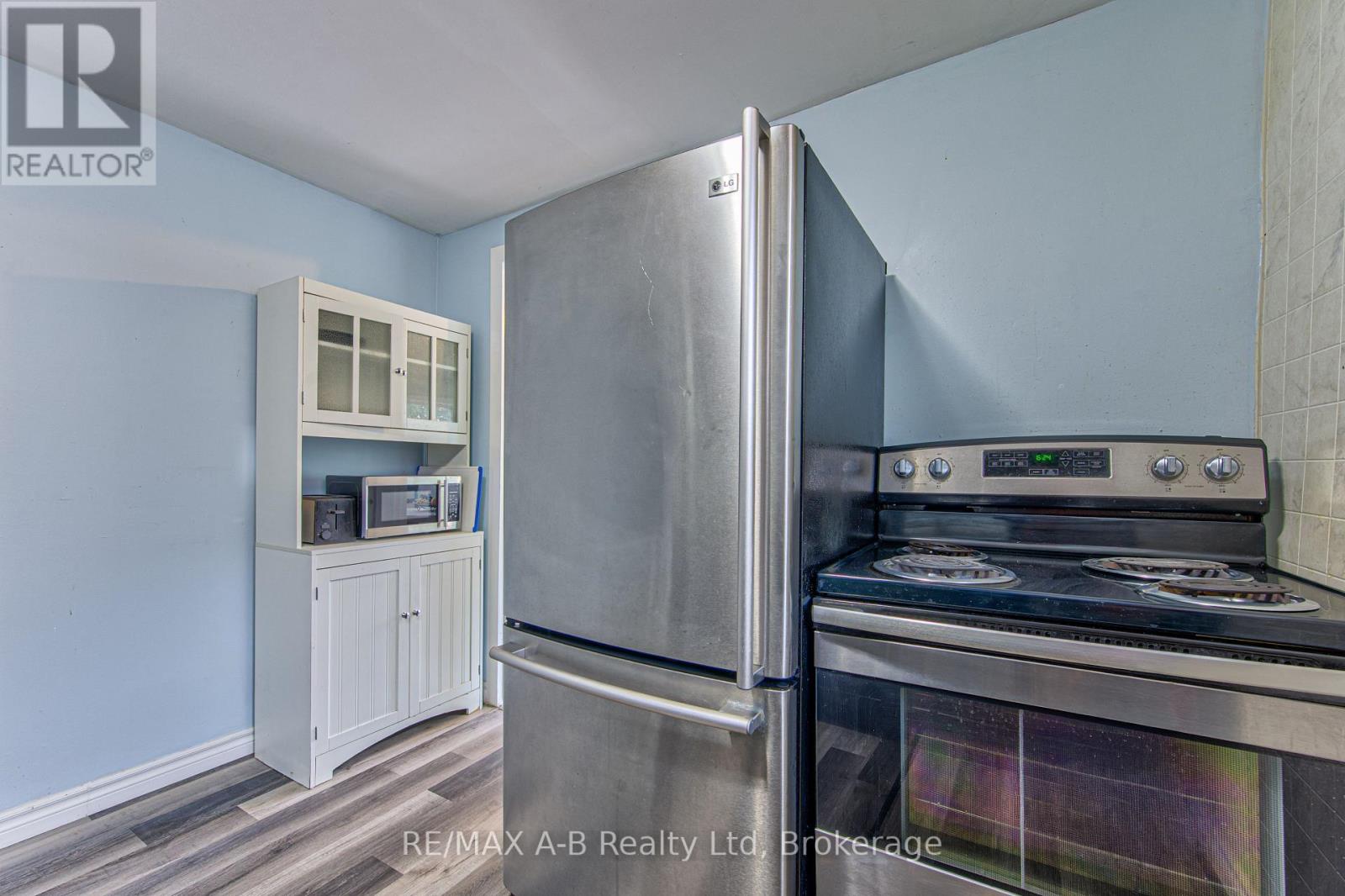 40 Douro Street, Stratford, Ontario  N5A 3R3 - Photo 30 - X13749664