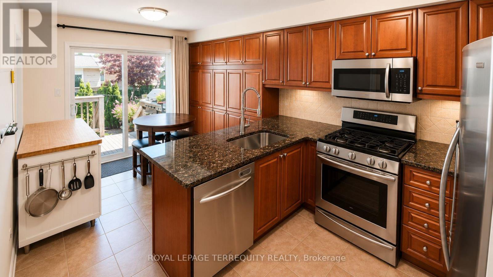 2223 Jillian Lane, Oakville, Ontario  L6M 0G7 - Photo 10 - W13749656