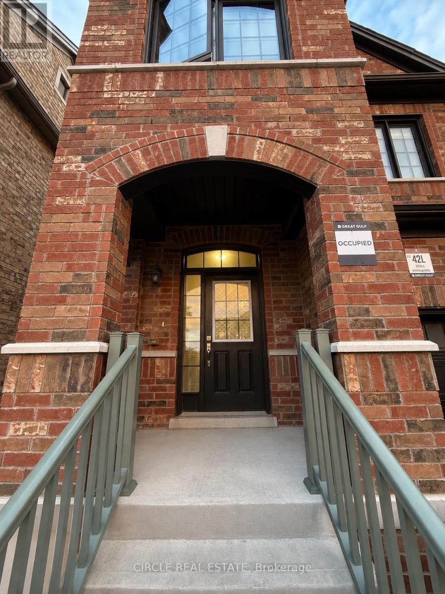 44 Fordham Road, Brampton, Ontario  L6Y 6K2 - Photo 2 - W13749684