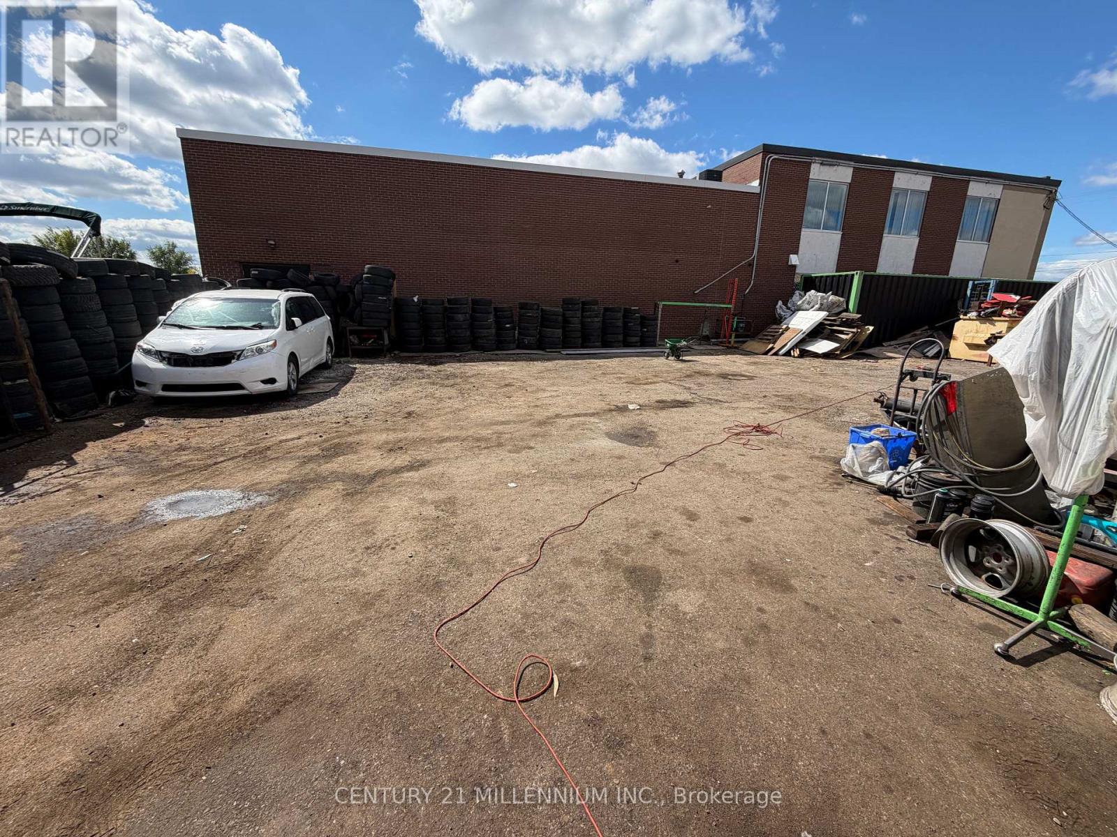 8 Milvan Drive, Toronto, Ontario  M9L 1Z2 - Photo 22 - W13747424