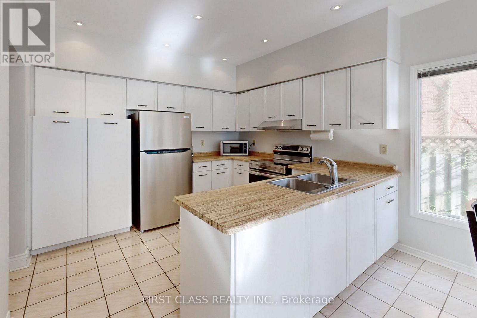 7 Kenpark Avenue, Brampton, Ontario  L6Z 3P4 - Photo 9 - W12788254