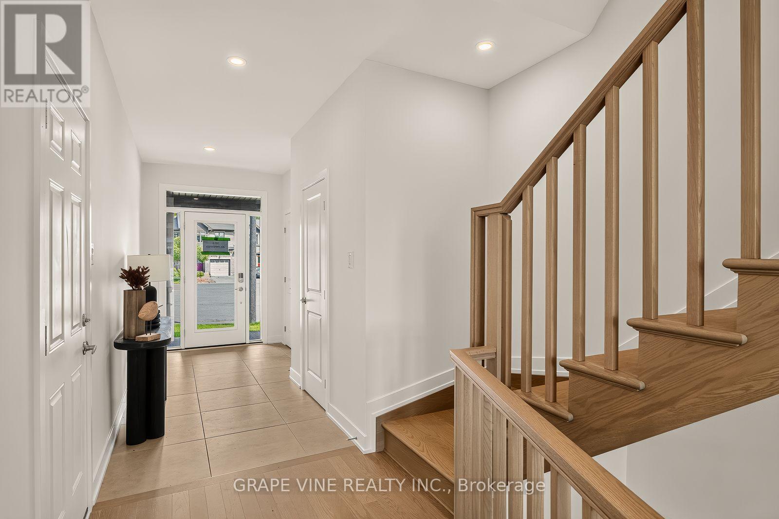 451 Haresfield Court, Ottawa, Ontario  K4M 0B6 - Photo 4 - X13749726