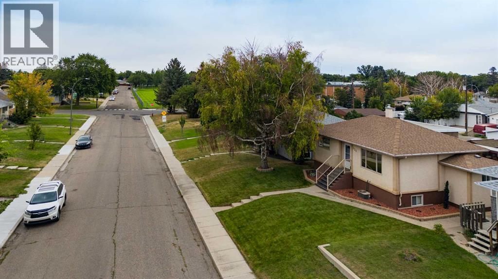 625 10 Street N, Lethbridge, Alberta T1H 2E1 - Photo 3 - A2343042