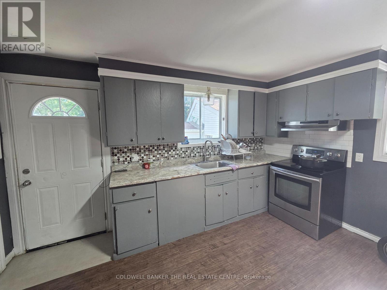 119a Henry Street, Barrie (Queen's Park), Ontario L4N 1E2 - Photo 2 - S13743554
