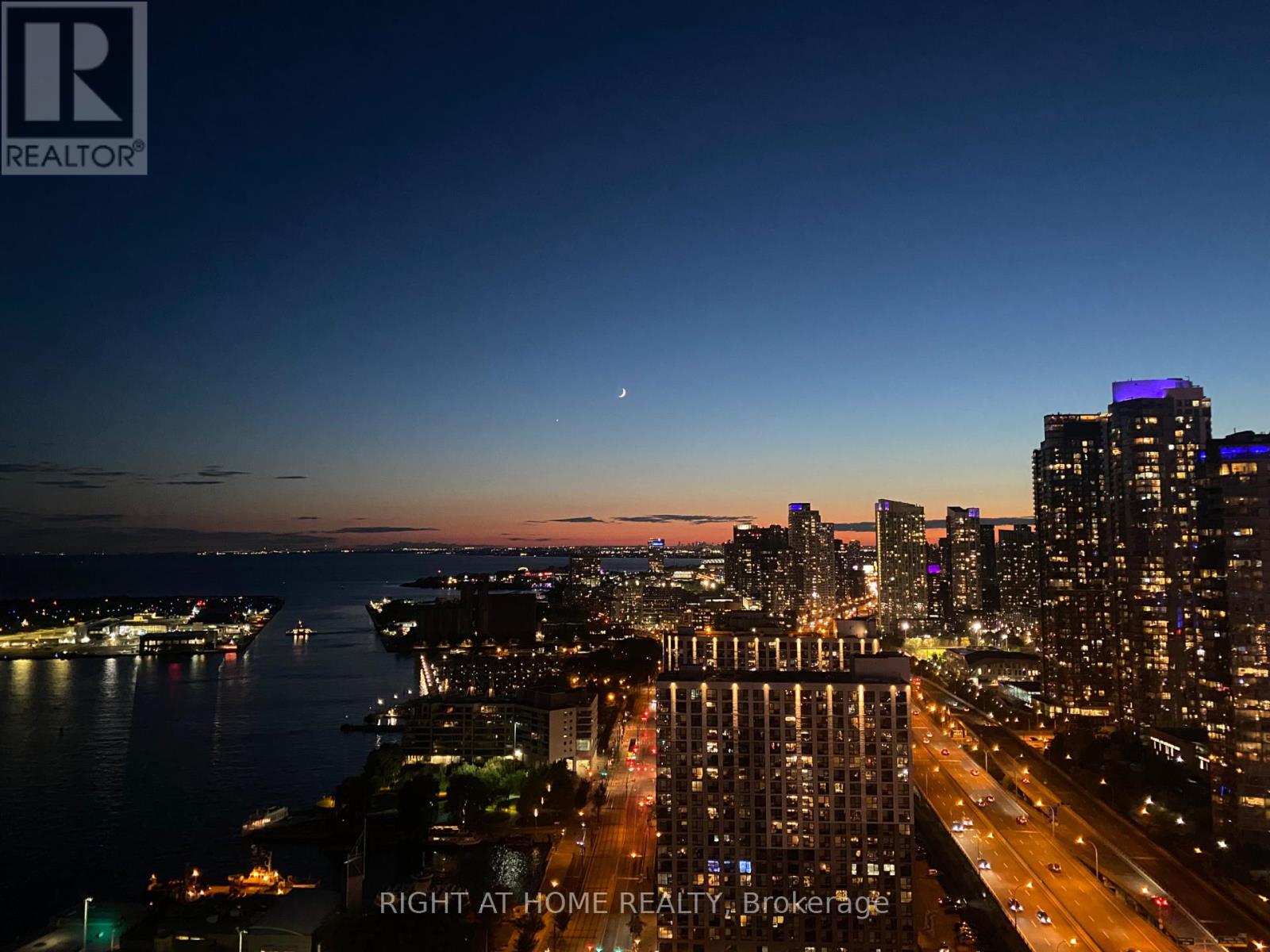 3008 - 270 Queens Quay, Toronto, Ontario  M5J 2N4 - Photo 4 - C13749800