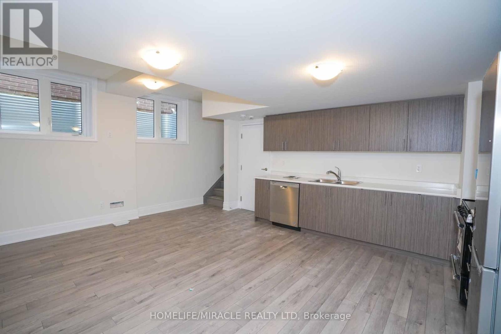 Lower - 31 Prudhoe Terrace, Barrie, Ontario  L9J 0W2 - Photo 11 - S13749806
