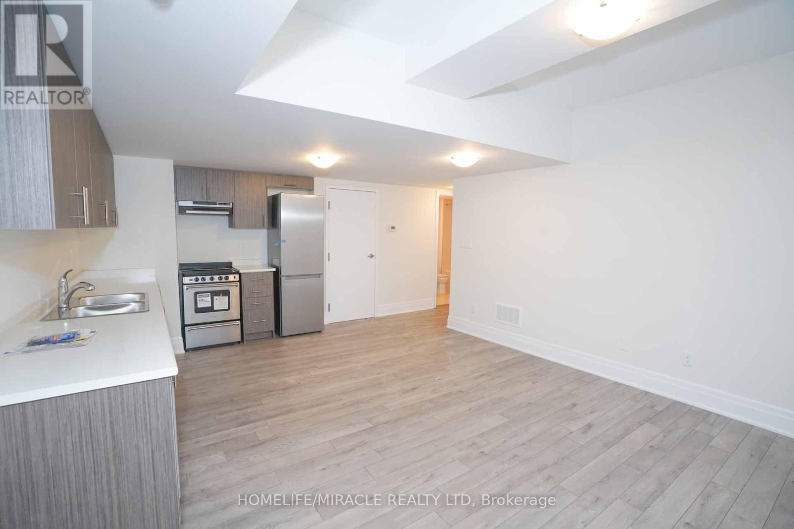 Lower - 31 Prudhoe Terrace, Barrie, Ontario  L9J 0W2 - Photo 8 - S13749806