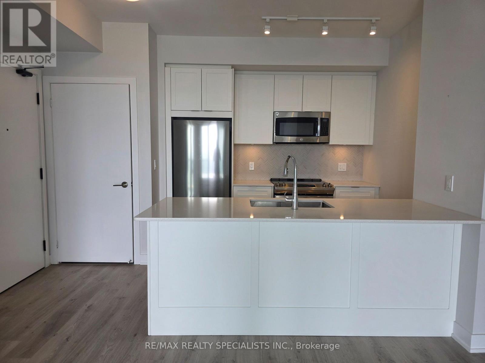 1407 - 430 Square One Drive, Mississauga, Ontario  L5B 0L6 - Photo 3 - W13749760