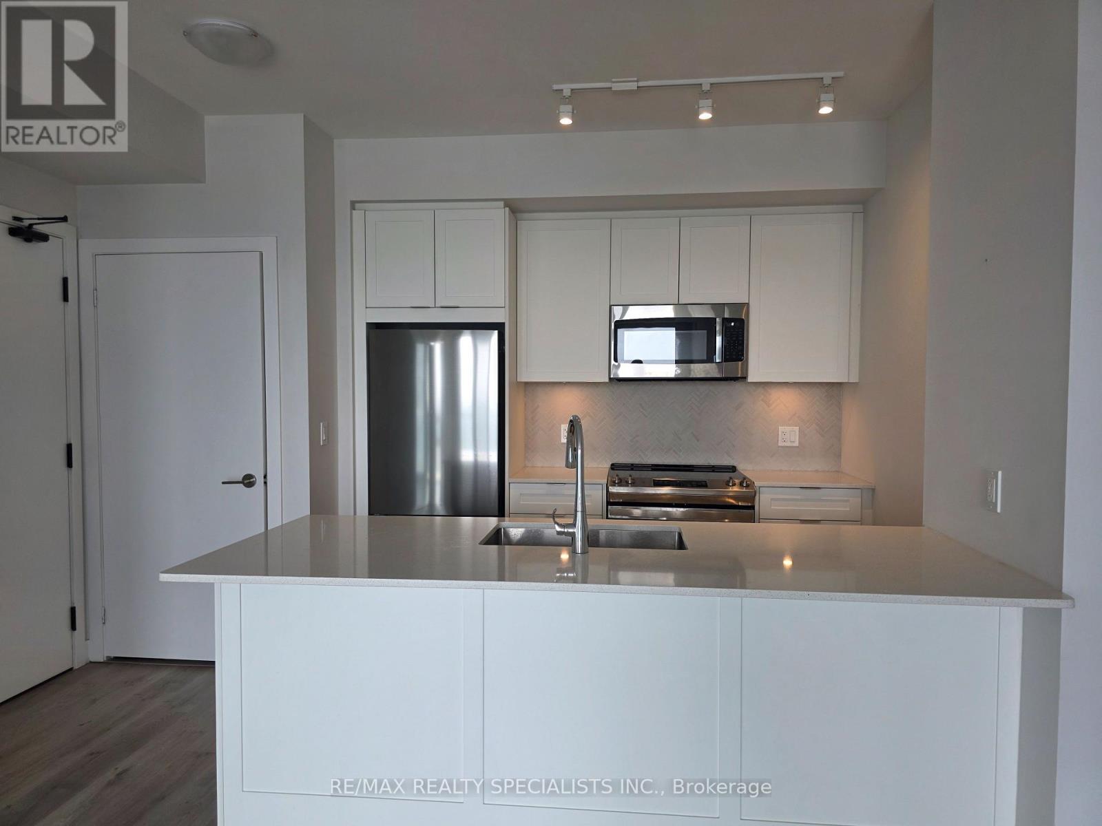 1407 - 430 Square One Drive, Mississauga, Ontario  L5B 0L6 - Photo 8 - W13749760