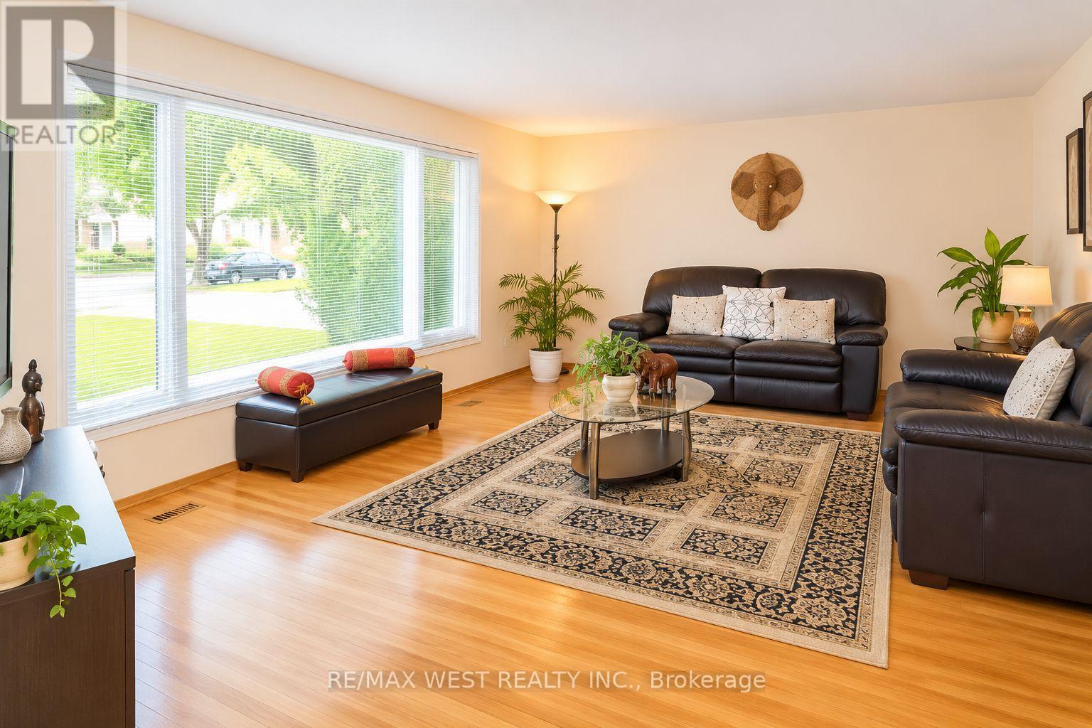 3538 Bannerhill Avenue, Mississauga, Ontario  L4X 1V1 - Photo 2 - W13749764
