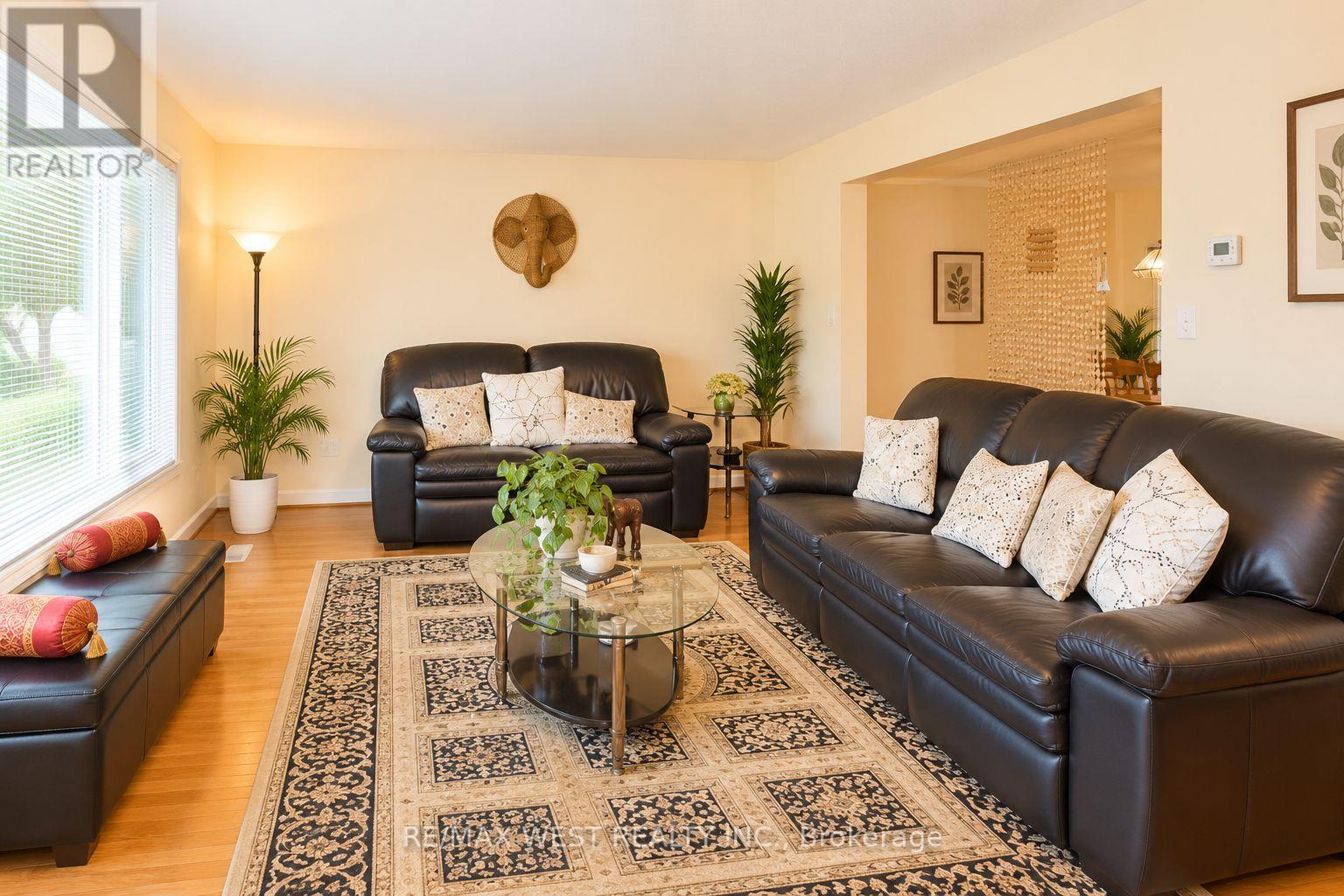 3538 Bannerhill Avenue, Mississauga, Ontario  L4X 1V1 - Photo 3 - W13749764