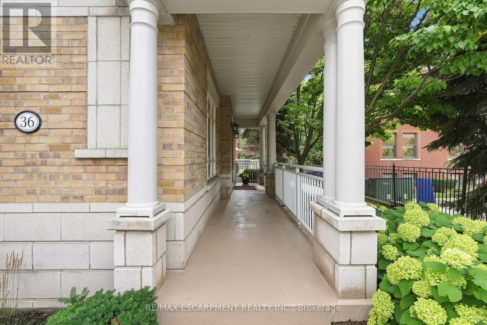 36 Compass Way, Mississauga, Ontario  L5G 4T8 - Photo 2 - W13749772