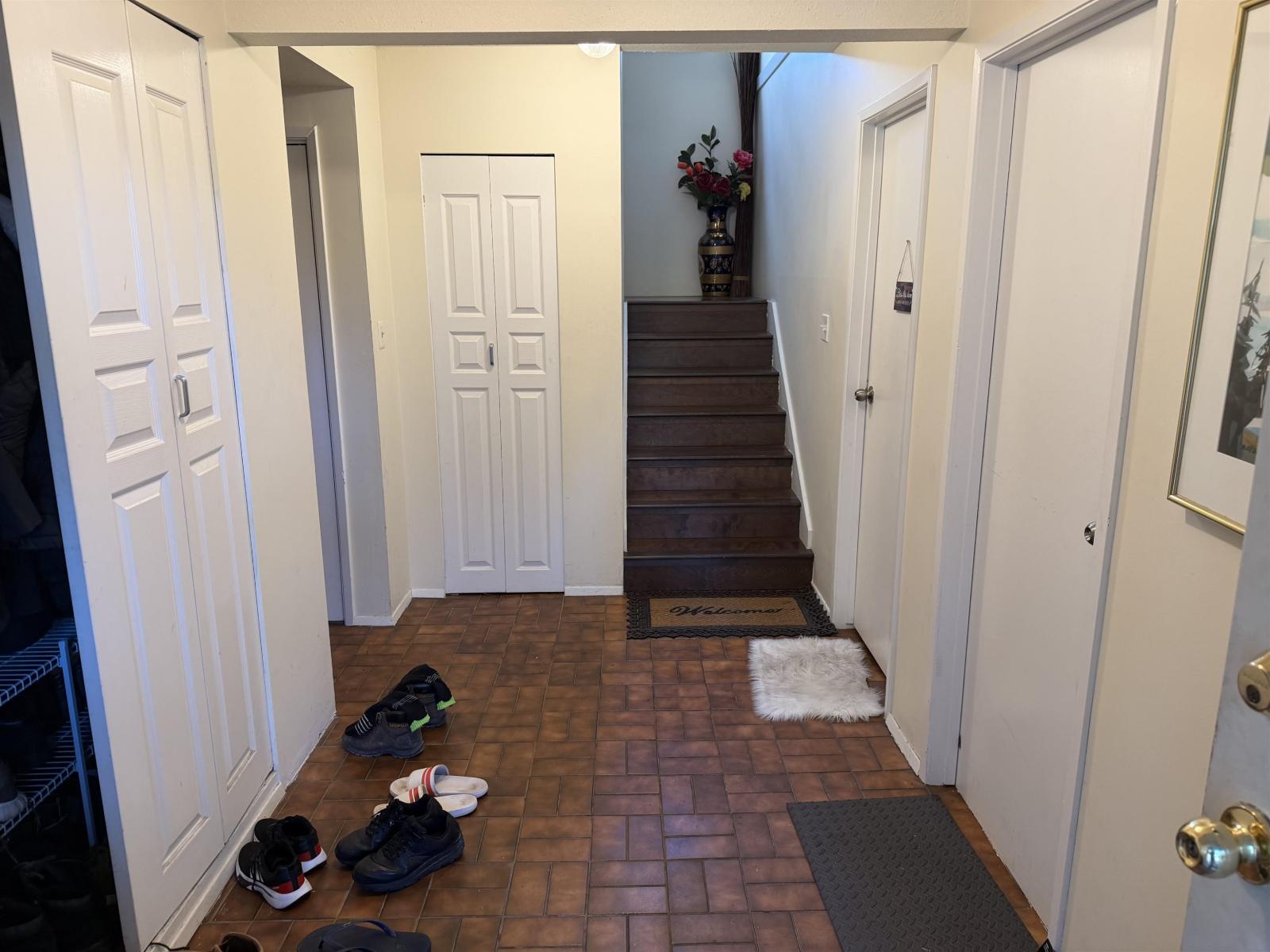 15097 95 Avenue, Surrey, British Columbia  V3R 7S3 - Photo 2 - R3161807