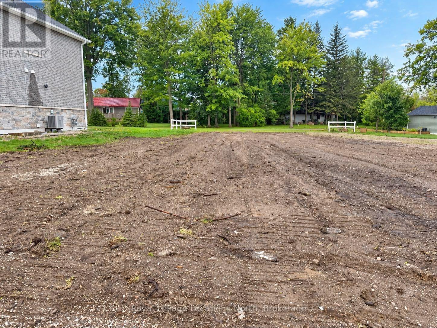 24 William Avenue, Wasaga Beach, Ontario  L9Z 2X3 - Photo 2 - S13749862