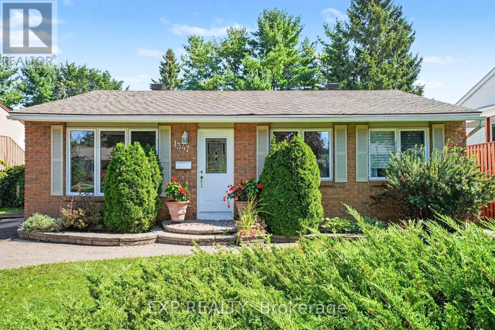 1347 Metz Crescent, Ottawa, Ontario  K1K 3Z6 - Photo 3 - X13749948