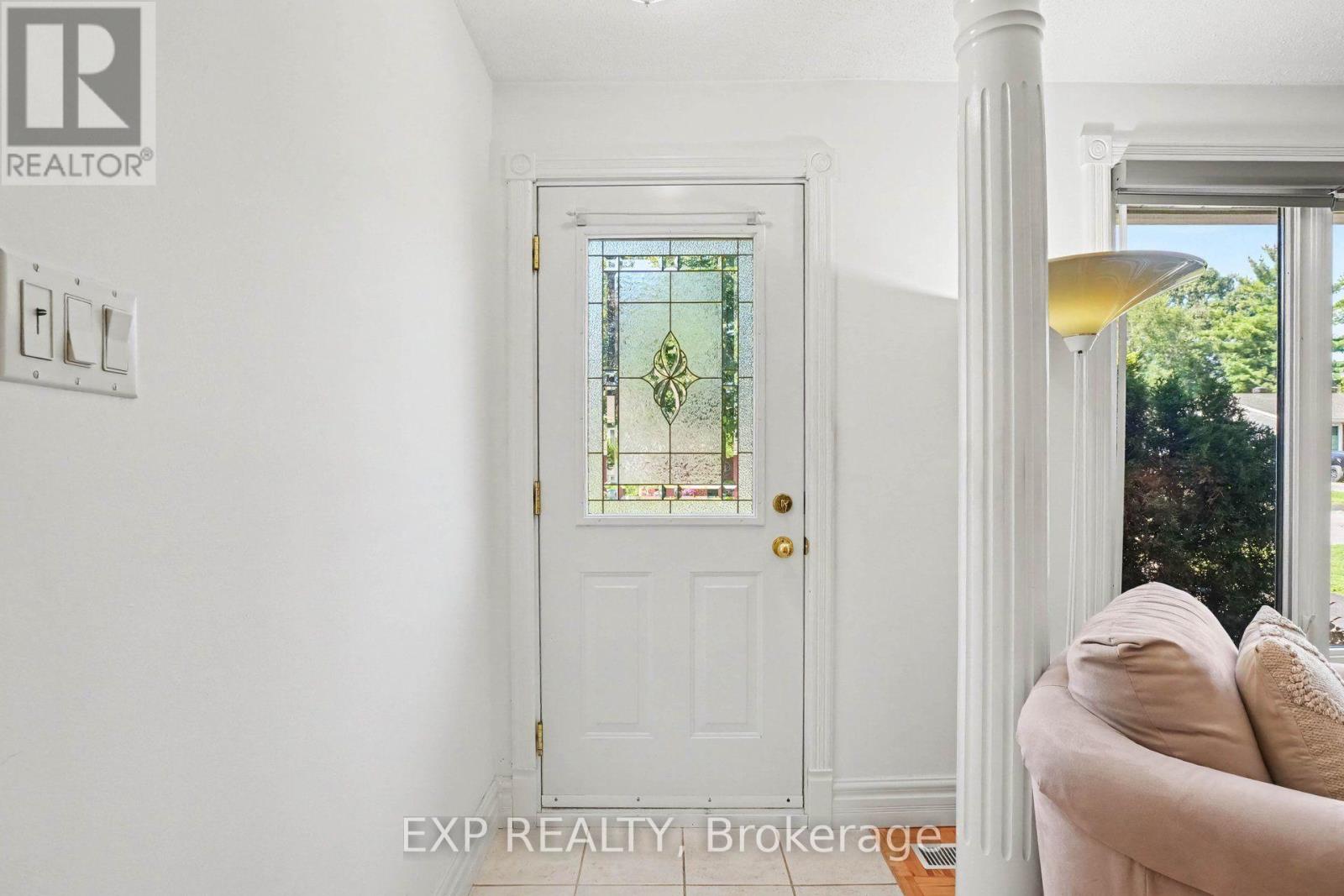 1347 Metz Crescent, Ottawa, Ontario  K1K 3Z6 - Photo 4 - X13749948
