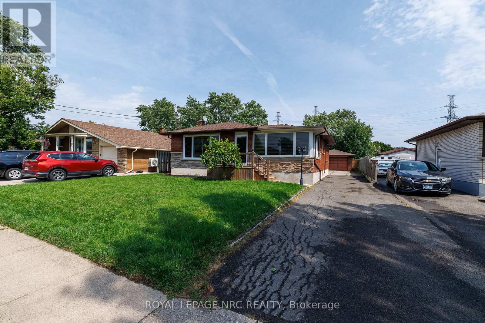 15 Memorial Park Drive, Welland, Ontario  L3B 1A5 - Photo 2 - X13749936