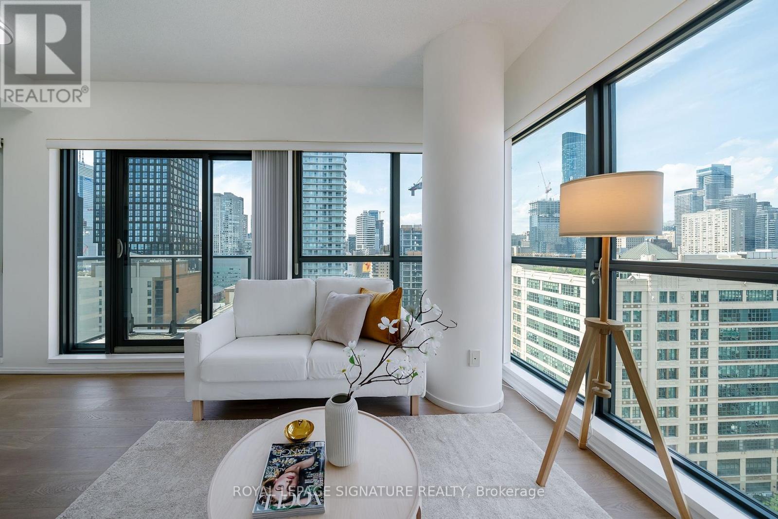 1809 - 159 Dundas Street E, Toronto, Ontario  M5B 1E4 - Photo 2 - C13749968