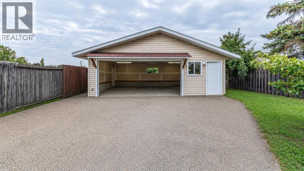 48 Doverglen Crescent Se, Calgary, Alberta  T2B 2P6 - Photo 30 - A2342838