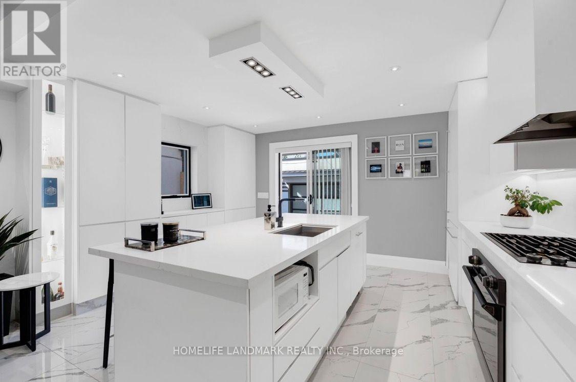 Upper - 58 Carrick Avenue, Toronto, Ontario  M6N 3J5 - Photo 11 - W13749732
