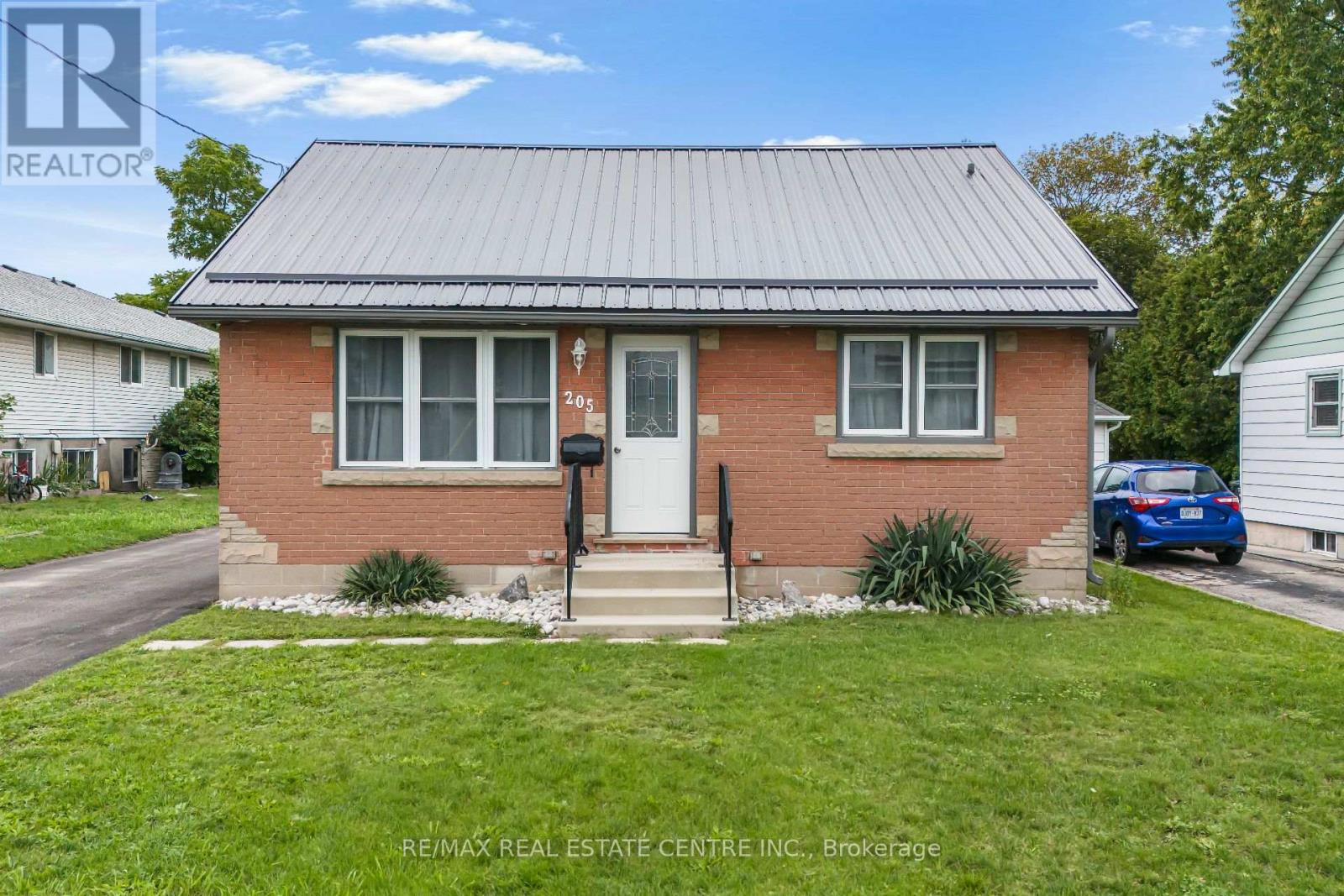 205 CRYSLER STREET, Norfolk, Ontario