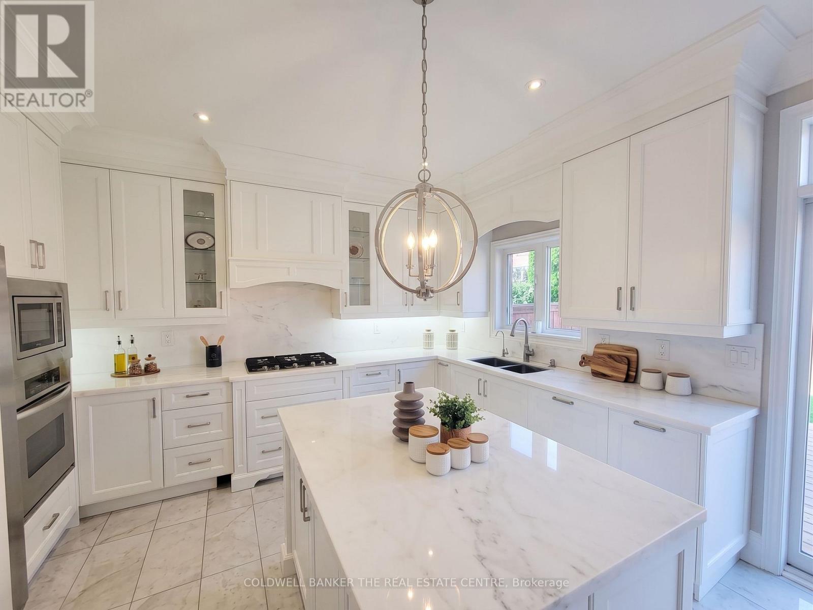 304 TOWER HILL ROAD, Richmond Hill, Ontario
